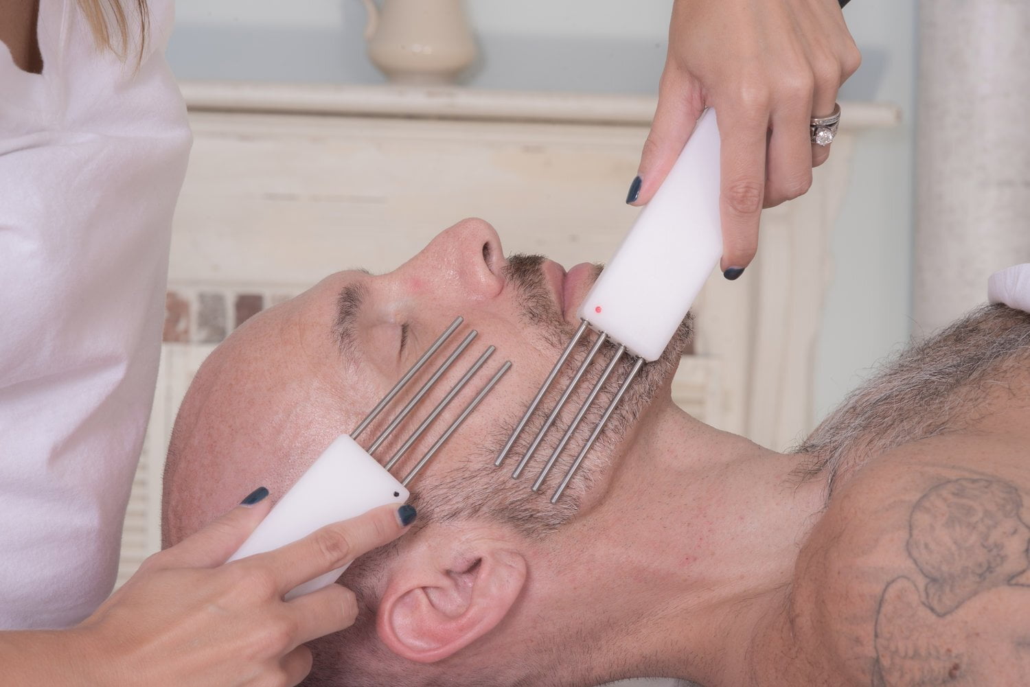 Microcurrent probes lifting along the jaw and neck